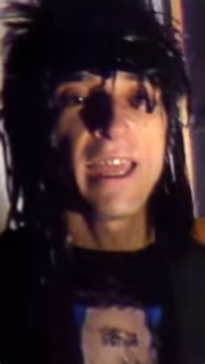 Fuck Yr Algorithm on Instagram: "“Diary of a Lover,” filmed in 1984. ⚡️ Johnny Thunders: King of New York Director: Paul Tschinkel 2014 ⚡️ #johnnythunders #liveperformance #newyorkdolls #documentary #guitarhero"