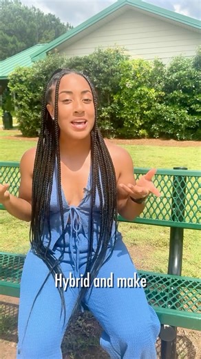 If I were a lash tech, I’d do three things: ✔️ Use visual and verbal hooks in every post to stop the scroll ✔️ End every caption with a clear CTA (because “link in bio” isn’t enough) ✔️ Rotate through content that educates, connects, and converts You need content that’s clear, consistent, and actually connects. Your dream clients aren’t just booking because your work is cute, they’re booking because your content is apart of what makes them trust you. 📘 if you need help building a business that 