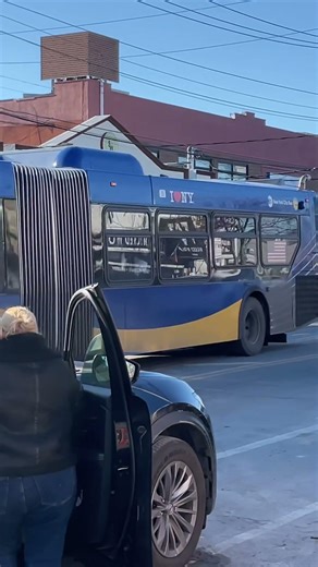 New Flyer XD60 2025 Bx40 Bus Arriving at East Tremont Avenue & Miles Avenue #bendybuses #busfanning