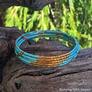 How To Make A Bugle Bead Memory Wire Bracelet - Running With Sisters