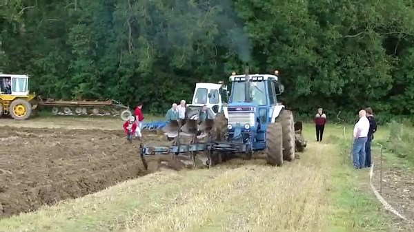 Ford TW 35 Ploughing!! | Farmall Lovers