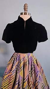 Step into mid-century sophistication with this dreamy head-to-toe vintage look. 💜✨ Our 1950s Jo Collins two-piece set steals the show with its sweeping pastel skirt and inky black velvet bolero — a silhouette made for twirling through elegant evenings. Complete the ensemble with curated accessories straight from the golden age of style: 💜 A 1950s Dorsay Violet Velvet Topper — adding the perfect pop of ladylike charm 🖤 1950s Black Suede “Ruby Slipper” Pumps — a classic finish with a hint of Ol