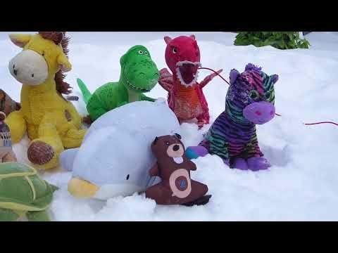 Plush Toys Face the Cold Snow Challenge | Educational Kids Adventure ⛄