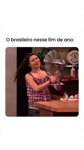 Mundo Haruna | IBeat the Heat" (Eu Venci o Calor) de iCarly se passa durante uma onda de calor em Seattle, onde Spencer instala um ar-condicionado... | Instagram