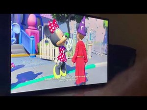 Minnie Mouse loves her feet 🦶🏻