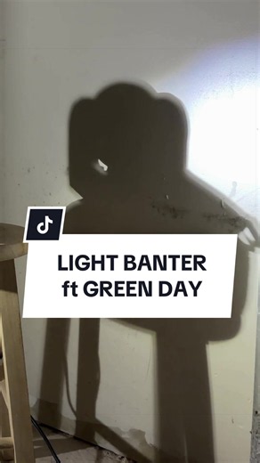 Replying to @✝️❤☣️NitrøFöX34l-/☣️💜✝️ MOZART x GREEN DAY #lightbanter #greenday #boulevardofbrokendreams