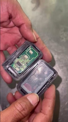 How to change the car remote control battery without going to a technician #repaircar #diy #fyp #