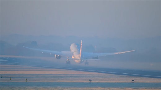 Aircraft struggle to land in thick fog
