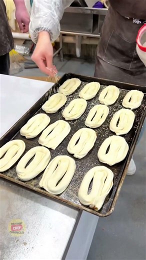 You’ve Never Tried This Sesame Cake 😍🔥 | Stuffed Flatbread Magic!