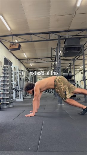 👌🏽 🚀 Follow for more straight forward handstand tips, tricks and inspiration. And if you feel stuck on your journey or simply want to amplify your effort. Then dont be shy, shoot me a msg 📫 😊 #handbalancing #howtohandstand #handstand #yoga #calisthenics | Sundi Suby