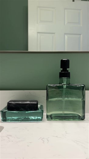 simple, sustainable habits from last week! reduce, reuse, repurpose, regrow, refill, & then recycle ♻️ featuring some of my favorite sustainable brands products used: @The Earthling Co. shampoo bars @Leaf Shave razor & dermaplaner @Element Brooklyn soap refill #sustainability #sustainable #reducereuserecycle #upcycle #ecofriendly