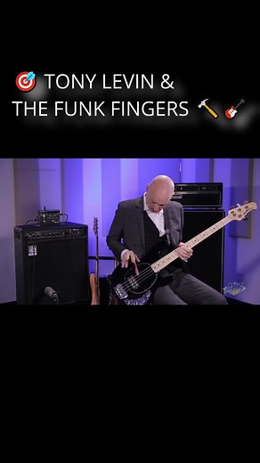 🎯 TONY LEVIN & THE FUNK FINGERS 🔨🎸 Ever seen someone drum on a bass string? That’s Tony Levin. That’s Funk Fingers. That’s pure innovation. 🔥 Born from a Peter Gabriel jam session. 🔥 Chopsticks tape = genius. 🔥 Sounds like thunder with groove. Tony didn’t just play bass—he reimagined it. From King Crimson to Peter Gabriel, his sound is unmistakable. And when the Funk Fingers come out? It’s game over. Respect the groove. Respect the legend. 👊🎶 #TonyLevin #FunkFingers #BassInnovation #Stic