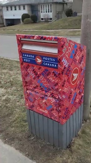 How to mail a letter in a Canadian Letter Box?