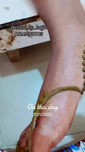 Henna Design Application on Foot Showcase