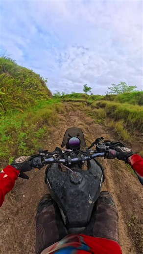 Ruta en Himalayan 450 por Magdalena Medio Antioqueño