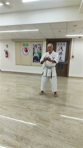 Asai karate exercise: Wrist push ups with interlocked fingers for advance practitioners
