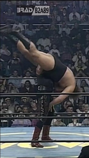 Hulk Hogan vs. The Giant | WCW Halloween Havoc 1995