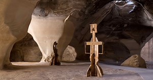 ivo bisignano's 'human forms' occupy an ancient cave in israel