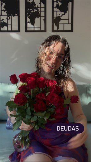 🌈Sofía Irina Cueva on Instagram: "La gran mentira de los influencers de finanzas es que no te podés comprar un departamento porque gastás mucho en café o ropa. Eso es tomarle el pelo a la gente. Los verdaderos ahorros y progreso económico se dan pensando en cómo generar más. Un nuevo trabajo, aprender un oficio, desarrollar una habilidad que nadie tiene, crear tu negocio… Pero nunca vas a poder tomar buenas decisiones económicas y progresar si estás con deudas. Las deudas traen caos, inestabili