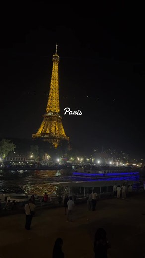 Eiffel Tower R Letter: Paris Tower Sightseeing Guide