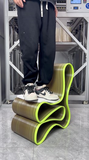 3D printing a fashion chair with Dowell pellet 3D printer in 6 hours. #3dprinting #3dprinter #big3dprinter #furniture #chair #dowell3dprinter #3dprintingtiktok #foryou #huge3dprinter #large3dprinter