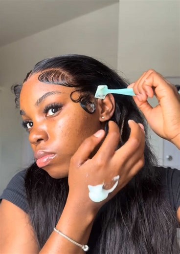 A moment for this straight hair install😍pretty edge’s #girly #wig #fy #prettygirls #humanhairwigs #tiktok #straighthair #middlepart #tiktoktopwig