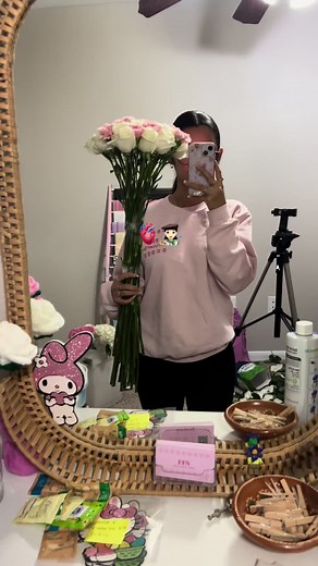 No risk no reward Flowersflowershop on instagram 🎀🌷 #flowerbouquet #ramobuchon #flowerbusiness #houstonramos #houstonflowers #pinkbouquet #ramotutorial #rosebouquet #pinkflowers