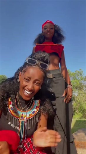 vibe with our maasai girl ❤😊 #nasieku #pricky #dance #viral #trendingkenya