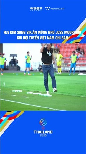Kim Sang Sik celebrates Mourinho-style after Vietnam U22 scores