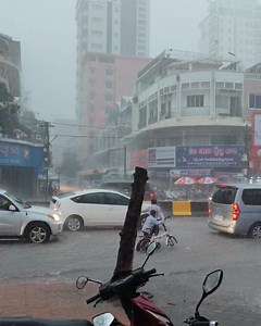 17 reactions | ឃេីញប្អូន 2នាក់ ជិះកង់កាត់ភ្លៀងចឹង ស្រណោះកាល Admin នៅក្មេងណាស់ 梁 | Tech-Zone | Facebook