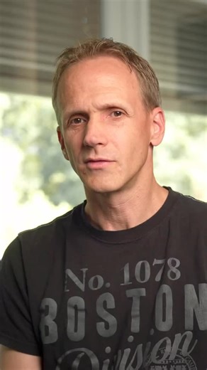 VRG GmbH on Instagram: "Dein Herz schlägt für Code & kreative Ideen und du willst mit deiner Arbeit wirklich was bewirken? 💻 Bei der VRG entwickelst du Software, die Menschen in der Sozialwirtschaft den Alltag erleichtert - mit moderner Cloud-Technologien, starken Teams und ganz viel Herz. Klingt nach dir? Dann lass uns gemeinsam Helfern helfen. 🫶🏼 Jetzt bewerben und mit uns echten Impact schaffen! 👉🏼 https://karriere.vrg.de #softwareentwicklung #karriere #sozialwirtschaft #erpsoftware #job