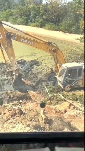 Machinery work involves the operation, maintenance, and supervision of mechanical equipment to ensure efficient production, construction, or repair processes. #excavator #construction Ma6.2230 | Tech 590M