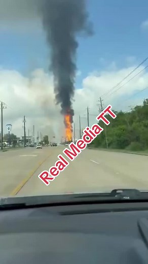 A gas pipeline at a chemical plant in Texas ruptured on Monday sending flames spewing over 100 feet in the air. Persons in the immediate vicinity were evacuated. No injuries reported at this time.#trinidadandtobago #caribbean #disaster #fire #tiktokviral #trendingvideo #goviral #fypシ