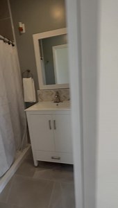 📍Casa Stella - Aguadilla, PR https://abnb.me/9CMaNo9mdrb 🚨Nueva casa vagón en el pueblo de Aguadilla. Abrió sus puertas en el mes de junio. Este airbnb es para 4 personas. Tiene dos cuartos, el cuarto master tiene vista hacia la piscina. El cuarto master queda aparte al resto del vagón y tiene su propio baño con ducha con agua caliente. Dentro del vagón, se encuentra la cocina completamente equipada con nevera, freezer, estufa, microondas & cafetera. Tiene una sala con aire acondicionado y tel