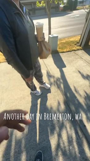 WA what do you think about this Wild interaction in Bremerton? #SEATTLESUBMISSIONS 😳 Follow @seattlesubmissions1 & @Seattlesubmissions2 Is your video news worthy? DM to submit • 📲 Video credit: @bacdoe.play ⚠️ Posted For News & Information Purposes *This page does not intend to promote - dangerous organizations, violence, harassment, bullying or hate speech #… #seattlenews | Seattle Submissions