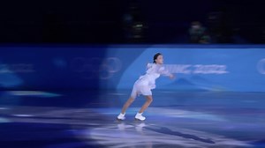 Campeã olímpica Anna Shcherbakova se apresenta na patinação de gala dos Jogos de Inverno