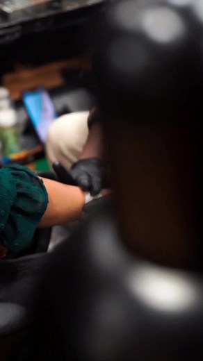 3.4K views · 15 reactions | Daisy Flower Tattoo ✨ #DaisyTattoo #FloralInk #TattooArt #BloomingBeauty #InkInspiration #DaisyLove #ArmTattoo #NatureInk #TattooGoals #FlowerPower #InkedLife #BotanicalTattoo #TattooedBlooms #BodyArt #InkMagic #dontdienude | Machu Tattoo Studio | Facebook