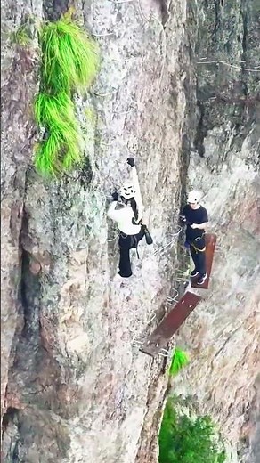 Walk along the steep cliff via ferrata at Yandang Mountain