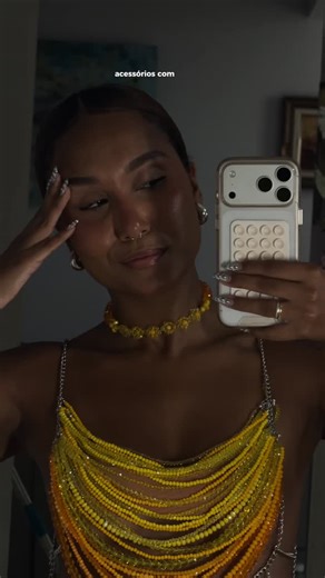 Jade Veloso on Instagram: "BODY CHAIN DE MIÇANGAS ✨ Irmã, customiza! Ep 03: Vem aprender como eu fiz esse body chain de miçangas fácil em casa! Tutorial body chain | como fazer body chain #customizacaocarnaval #customizacao #IrmaCustomiza #MeusFavsDoMercadoLivre #MercadoLivre id no @mercadolivre JSIGZH-S7M8"