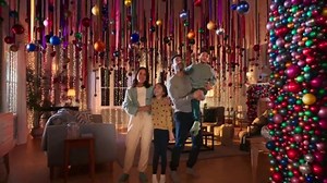 Glade Crisp Cranberry Champagne TV Spot, 'Glow Up the Holidays'