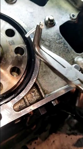 201 F250 6.7 Powerstroke rear crankshaft seal removal