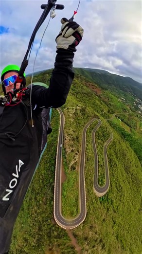 Flying over El Tanque Pass – Tenerife #paragliding #gleitschirm #mountains