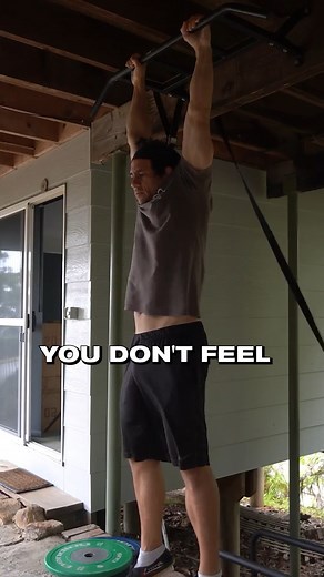 Diving deep into a fitness game-changer that's often overlooked: Hanging exercises. Simple? Yes. Effective? Absolutely. From boosting grip strength to promoting shoulder health and spinal decompression, the benefits are too good to ignore. I'm here to break down how adding just 1 to 7 minutes of hanging to your daily routine can unlock a world of benefits. 🌟 Whether you're a beginner daunted by the idea of a minute-long hang or someone looking to enhance their routine, I've got you covered with