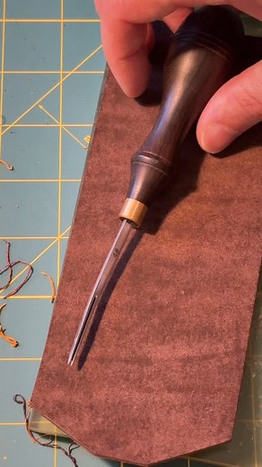 Continuing the process on this new wallet — today it’s all about edge beveling. This step shapes the edges, smooths the lines, and prepares the leather for burnishing. Small details, big difference in the final look. | Leather Craft Co.