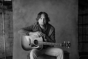 Hayes Carll Talks New Album ‘You Get It All’, Working with Allison Moorer, Tackling Politics and Social Issues Through Songs and More (INTERVIEW) - Glide Magazine