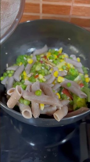 Making my go to comfort meal 😋🍜 #shorts #youtubeshorts #healthy