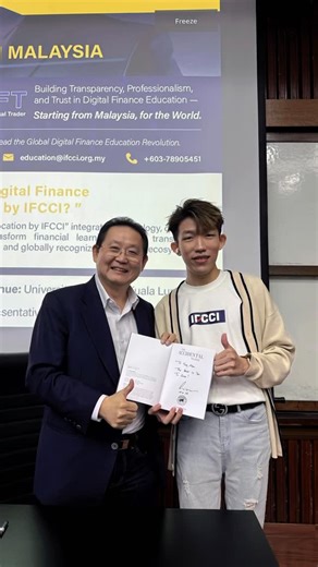 𝐓𝐚𝐧 𝐘𝐨𝐧𝐠 𝐙𝐡𝐞𝐧 | 𝐓𝐫𝐚𝐝𝐢𝐧𝐠 𝐂𝐚𝐬𝐭𝐥𝐞🏰 on Instagram: "很荣幸也很开心可以和金融界拥有40年的前辈学习知识🥰 Master Daniel传授的每一个知识点技巧真的是很落地实战，对人也非常的友善，好像一个老父亲一样面带微笑对待所有人。 记忆点非常深刻的是传授到的【鳄鱼策略🐊】不只是教了我们如何分析市场，也会用非常生动的语言去表达理解这个策略，简单也非常容易的就可以明白上手😍 真的也要非常感谢学院 @tradingcastle.official 和 @ifcci.org.my 国际金融顾问认证机构给予的这次机会，