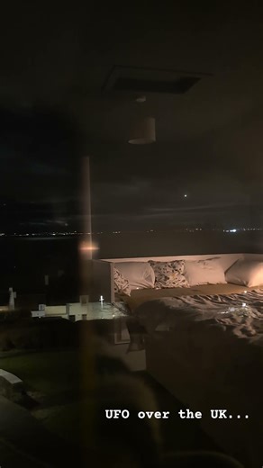 Freshly filmed UFO last night in the UK #UFO #disclosure #UFOhunters #aliens #UAP #alien #nightsky