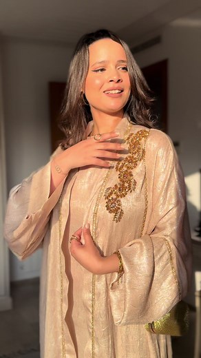 Abeya avec fond de robe disponible sur commande Pour passer vos commandes il suffit d'envoyer un messsage sur notre page tiktok ou instagram https://www.instagram.com/brides.secret2020?igsh=czNnZTQ4OW0ycjU5 @Imen Stambouli