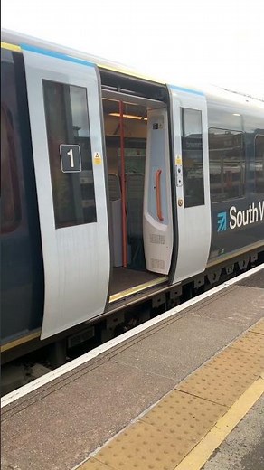 SWR (South Western Railway) Class 450 Desiro (ex- SWT (South West Trains) Doors Closing at Richmond
